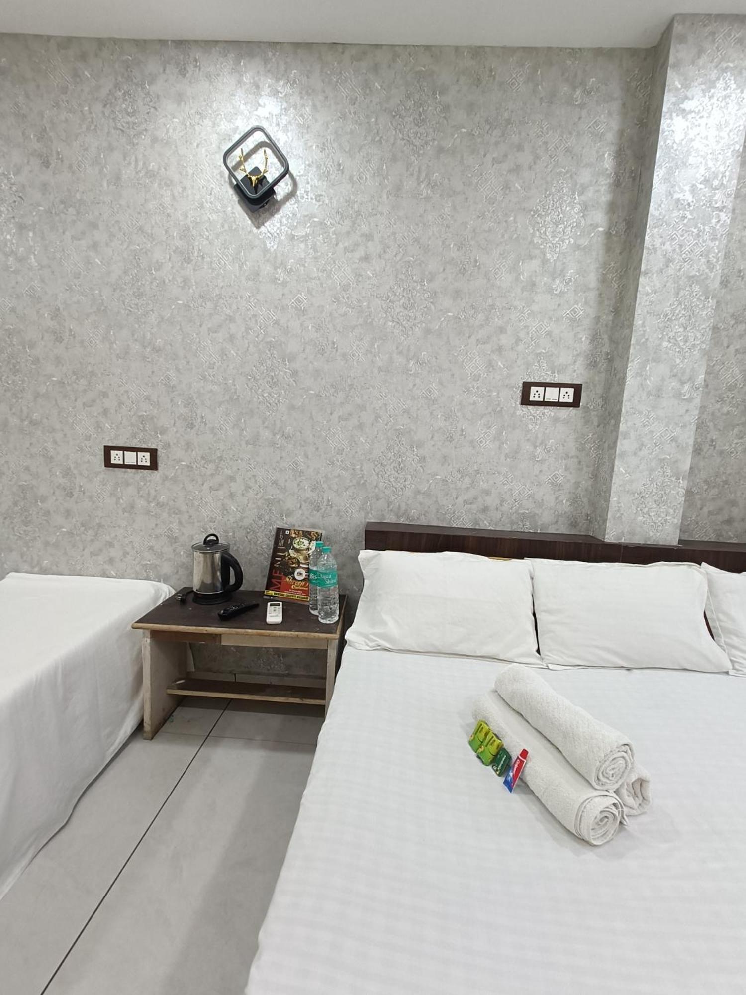 Ginger Hotels Ujjain Tower Kshipra Inn-Family Stay Airconditioned Hotel Kültér fotó