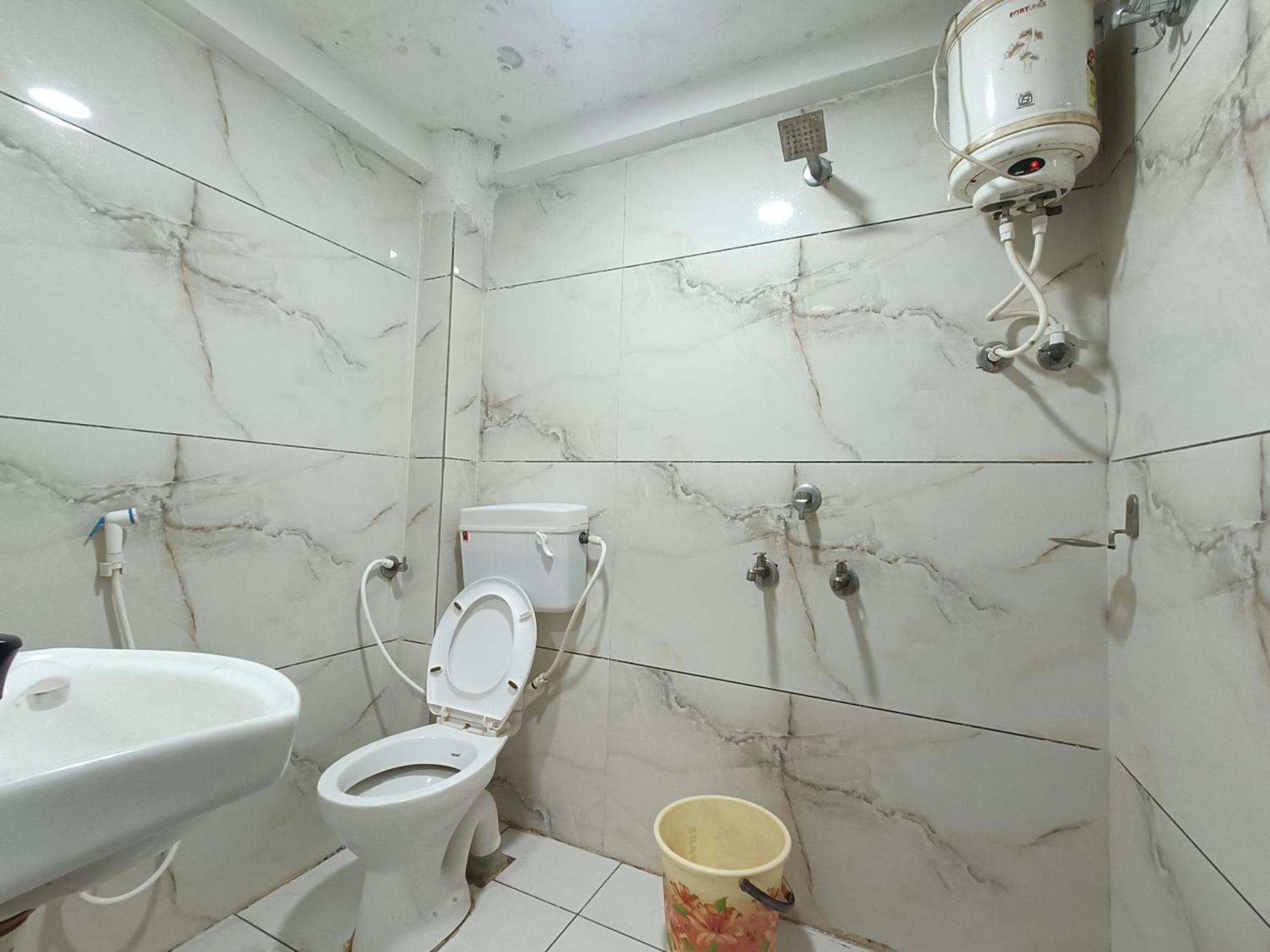 Ginger Hotels Ujjain Tower Kshipra Inn-Family Stay Airconditioned Hotel Kültér fotó