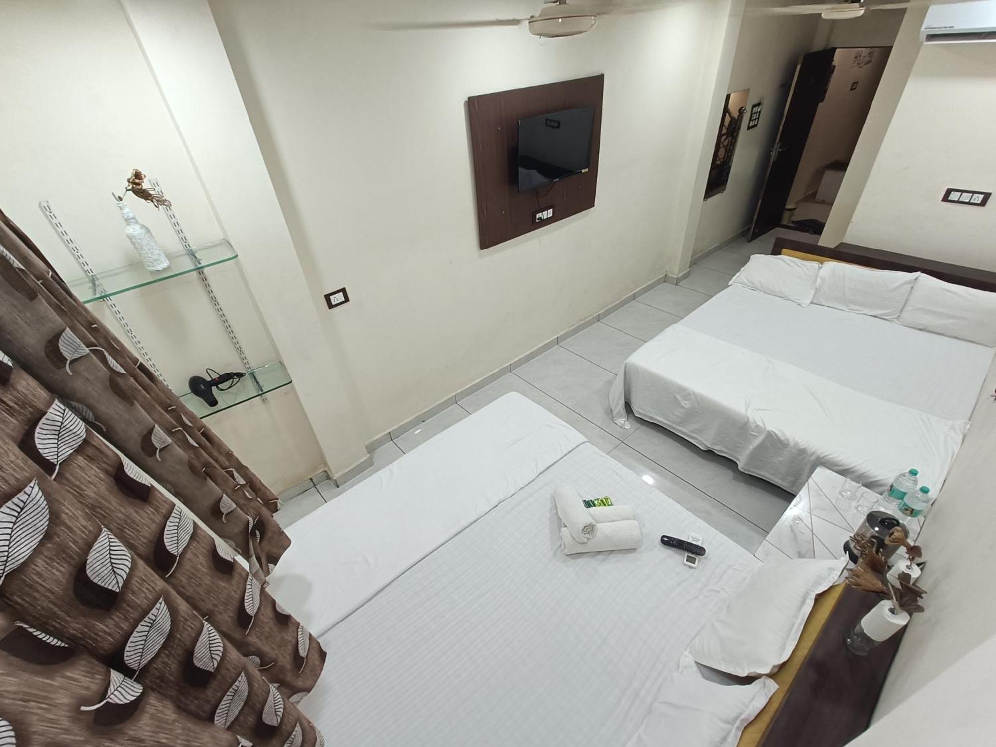 Ginger Hotels Ujjain Tower Kshipra Inn-Family Stay Airconditioned Hotel Kültér fotó